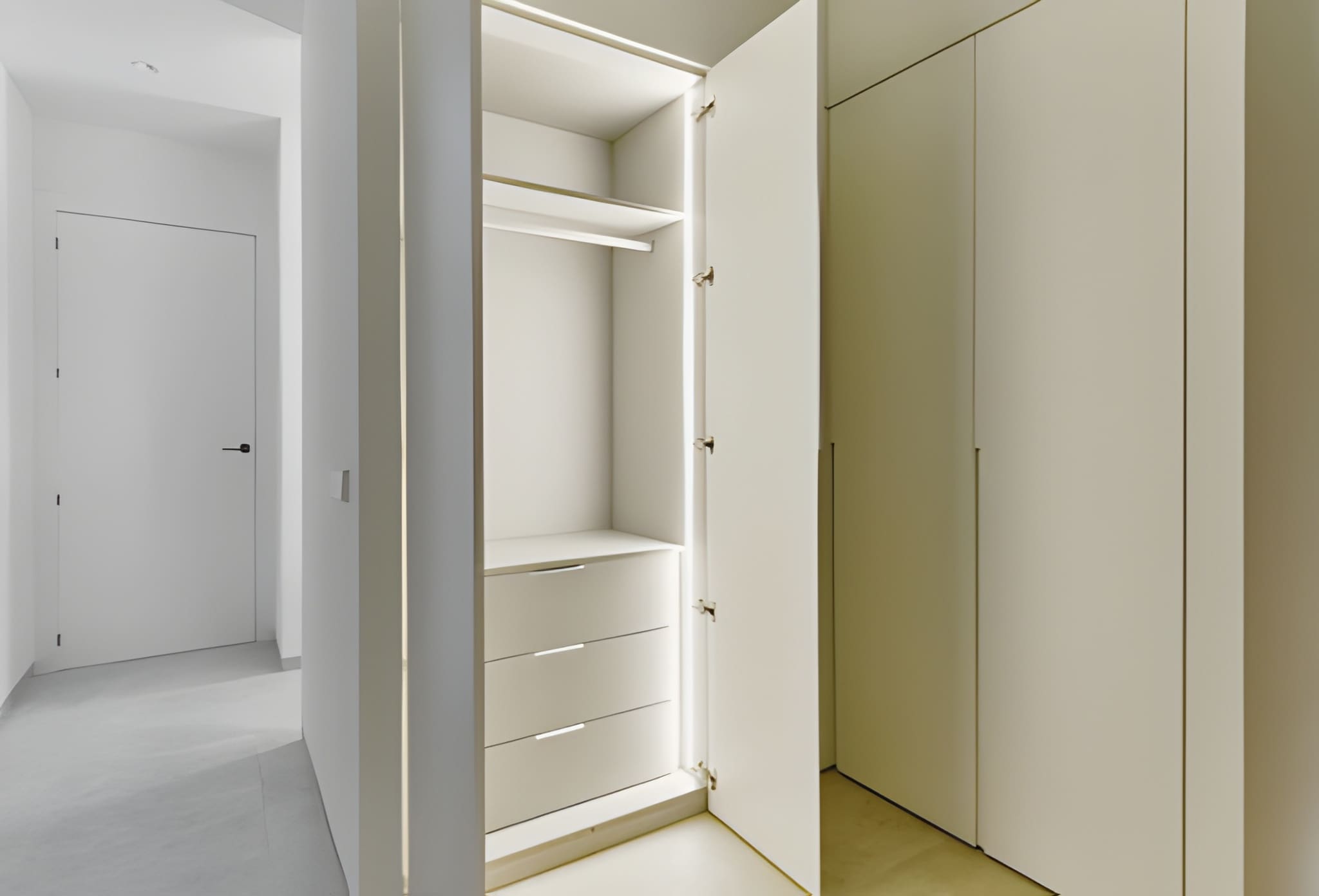 Built-in bedroom wardrobes with LED lighting
